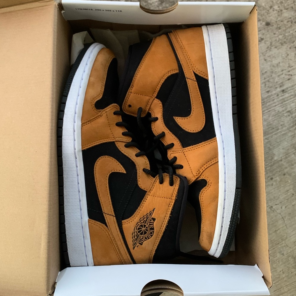 Nike Air Jordan 1 Mid Desert Ochre Sneaker Authentic